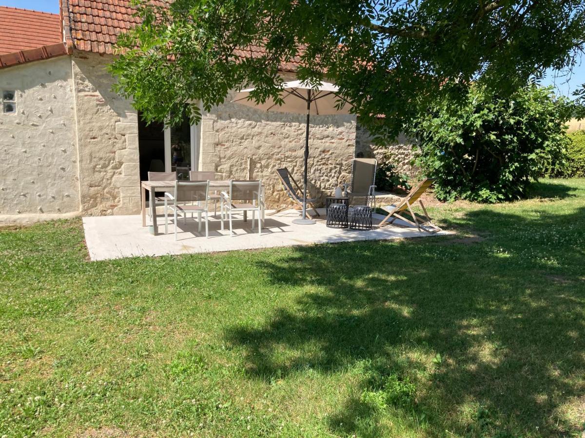 Petite Maison A La Campagne Saint-Germain-des-Fosses Экстерьер фото